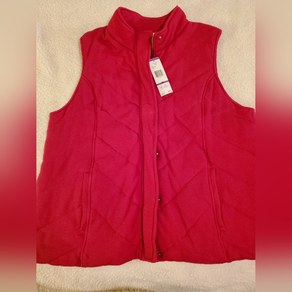 Jones New York size 2x hot pink quilted Vest. Zips and buttons. NWT - Picture 1 of 10